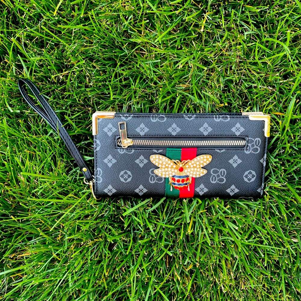 Wallet wristlet